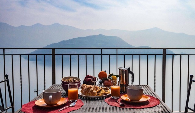 Terrazza a Lago - two-room apartment with terrace and swimming pool