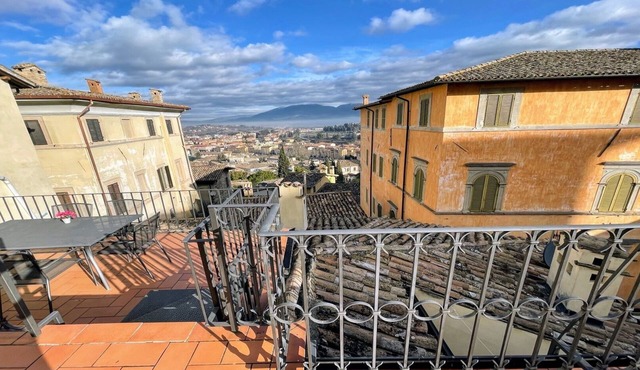 TERRAZZA DUOMO, SLPS 6, PEDESTRIAN CENTRE, 2 TERRACES + SENSATIONAL VIEWS