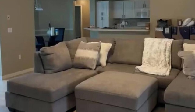 Terrific 3-bedroom house with AC in Spring Hill -Tampa airport