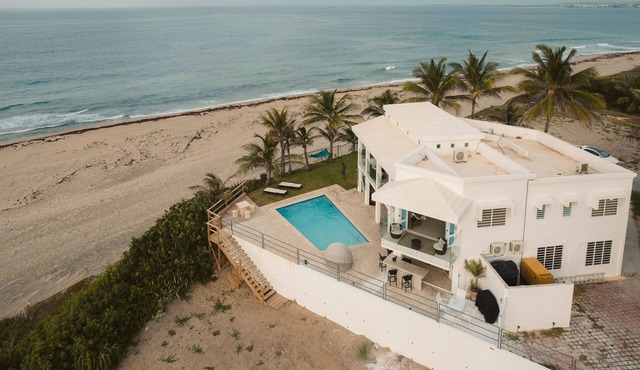Tesoro del Mar Stunning beachfront beach Villa