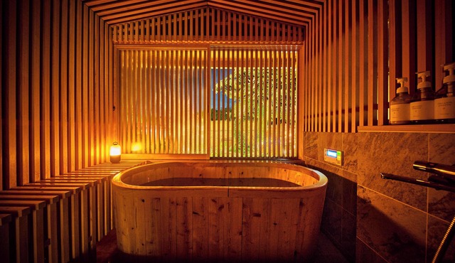 Tetsu-juro (former Ogunis) , Himeji Castles back parlor-like"400-year-old inn"