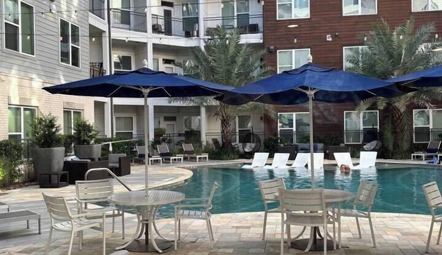 Texas Hold'em Everything You Need 1B/1B Cozy Condo F/Parking EV Charging WiFi
