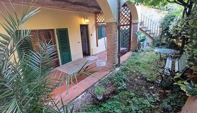 Tha Italian Winecellar - Lodge & Garden