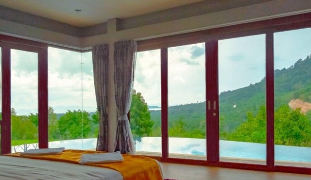THAI Style Private Hill Top Villa with Infinitypool, OceanView and King-bed