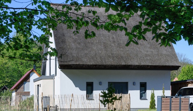 Thatched Holiday Home 'Reetdachhus' in Klausdorf near Stralsund