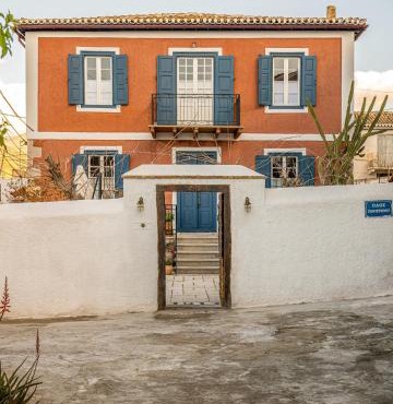 The 1813 Painter's Villa by Neuvel
