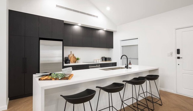 The Abode - Luxury, centrally located, 10 guests.
