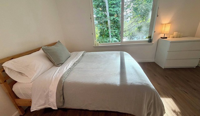 The Accessible Alcove: Accessible Studio Near UW & Seattle Hospitals w Garage