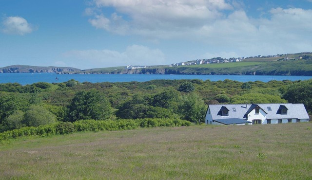 The Alders, holiday property Poppit Sands, Sleeps 10, 5 bedrooms, bathrooms