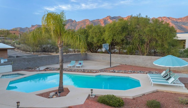 The Alisa - Stunning MCM foothills family retreat!