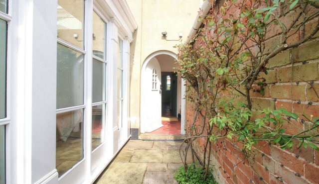 THE APARTMENT AT THE GREY HOUSE, romantic in Albrighton