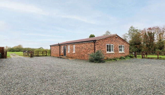 THE APPLE SHED, pet friendly, with hot tub in Wisbech
