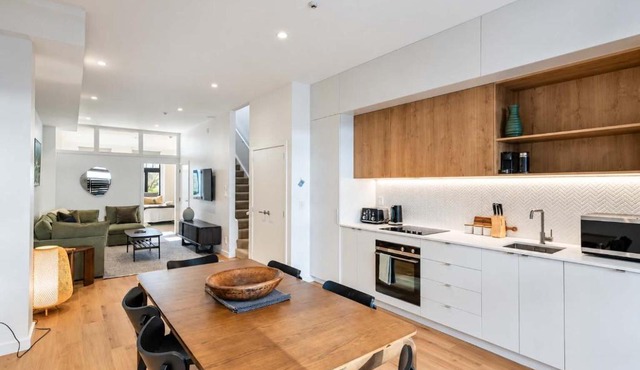 The Ascot 3BR City Townhouse in Wellington