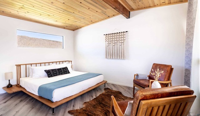 The Balcony Room – Elevated Desert Stay