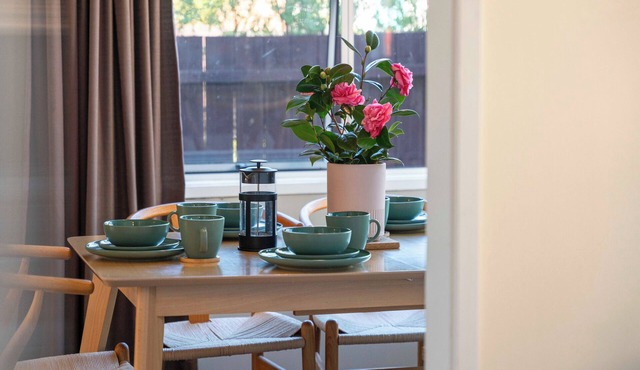 The Bay Breeze Retreat - Two Mile Bay Stay