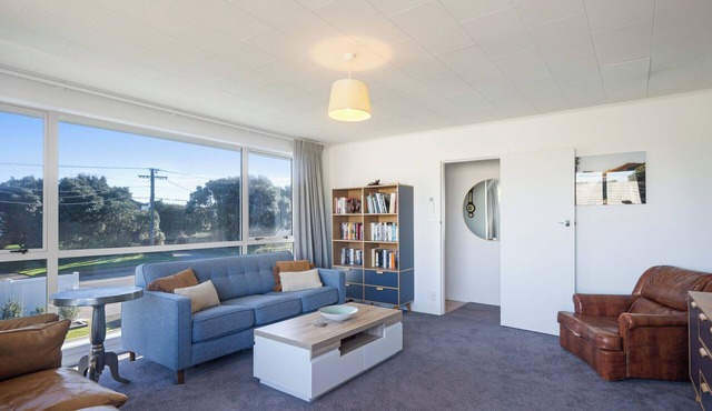 The Beach Base - Paraparaumu Holiday Home