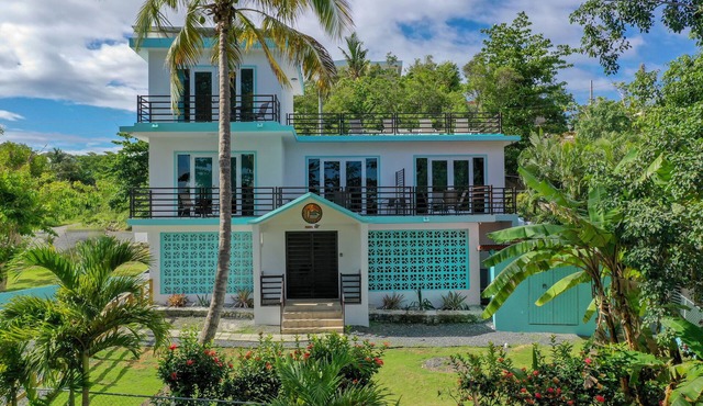 ★ The Beach Pad - Sleeps 20 - Puntas - Steps to Sandy Beach ★