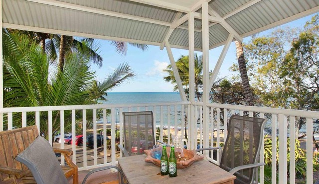 The Beach Shack 3BR Waterfront Resort, Own WIFI