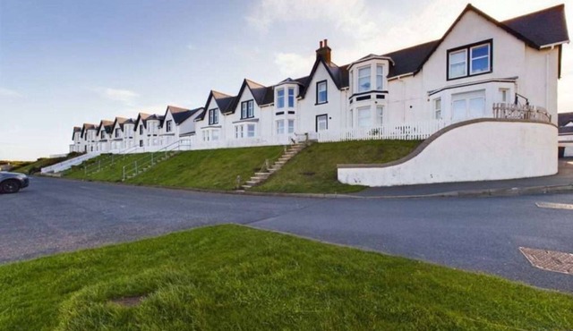The Beaches, beachfront 2 bed home with seaviews in Banff Aberdeenshire