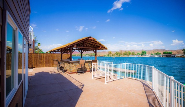 The Beachfront Villa 14
