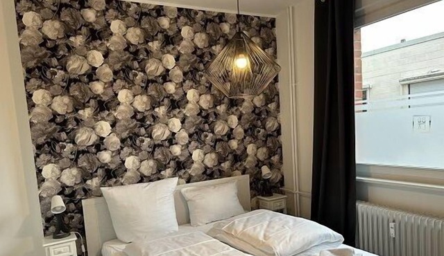 The beautiful and bright apartment no. 42 is very quiet and is located at the back of our apartment house Haldesdorfer Straße.