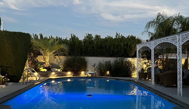 The Best secret spot in Las Vegas Pool and Jacuzzi