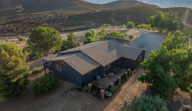 The Black Mountain Cabin/Welcoming Temecula. Pet Friendly! Nature + Wine