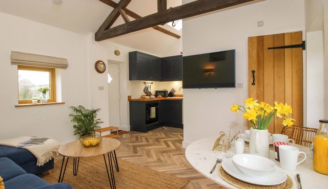 THE BLACKSMITHS SHOP, romantic, character holiday cottage in Bromyard