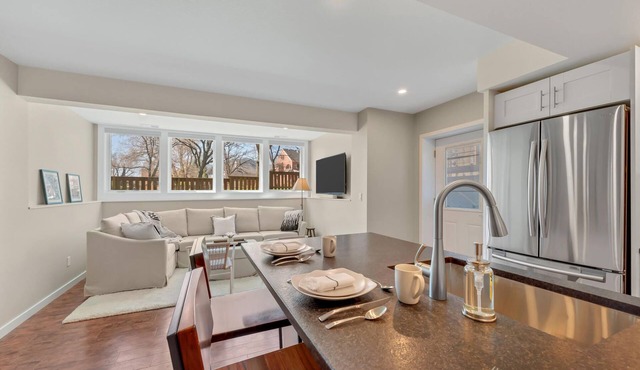 The Blue Door - Modern Luxury Living near Pearl Street