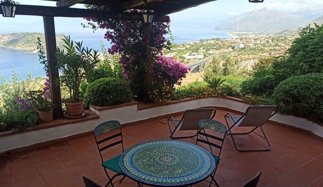 The Blue Loom House - astonishing panoramic views