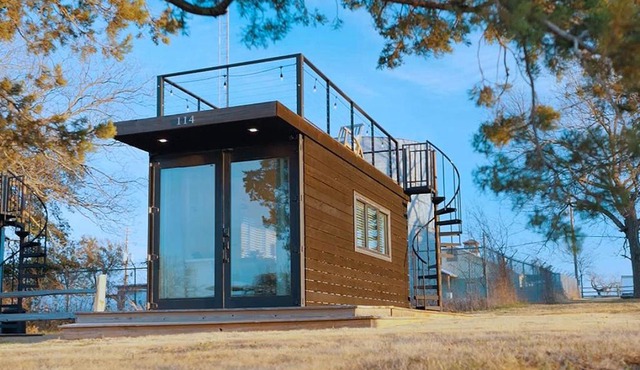 The Bluebonnet-Tiny Container Home Country Setting 12 min to Downtown