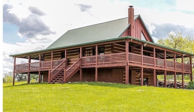 The Bourbon Lodge - Log cabin, Bourbon Trail, Nature and more!