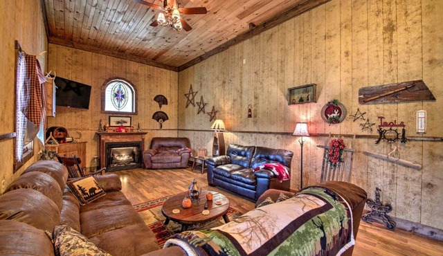 'The Bovard Lodge' Rustic Cabin Near Ohio River!