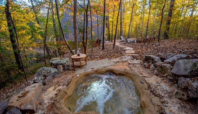 The Bridge House Rock Hot Tub Buffalo River