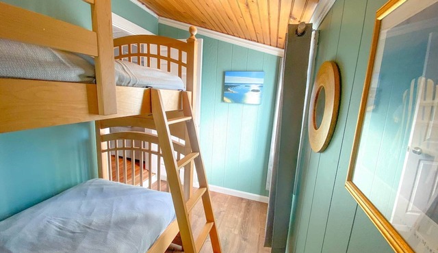 The Bunk Room @ The Compound ~Fish-Hunt-Breakfast