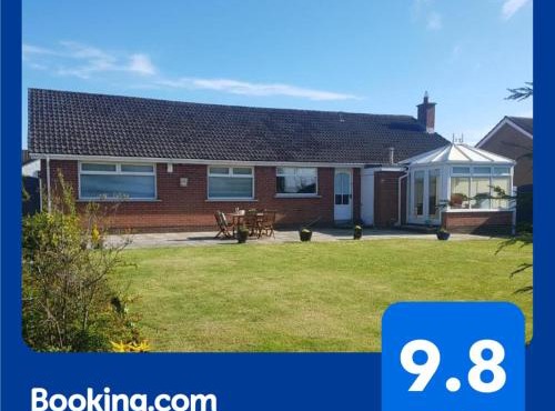 The Burrow, a Spacious Bungalow in Heart of NI