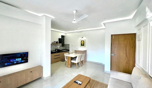 The Candolim Calm - Coastal 1BHK for Couples & Families with Pool Access