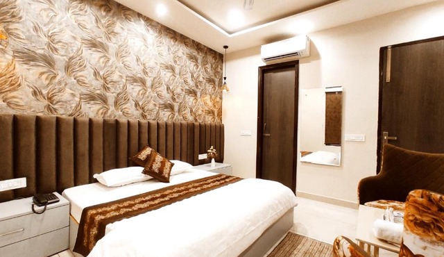 THE CASA GRAND - Premium Rooms For Corporates, Couples And Travellers