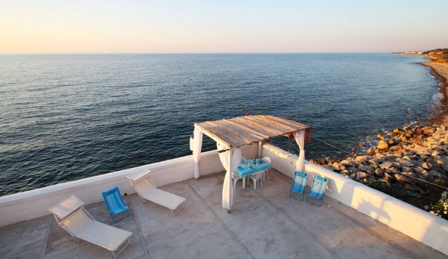 The Casello sul Mare is a historic railway house built in 1895 as a residence for railway workers and restored in 2025 while preserving its authentic charm. The property is set in a truly unique location, nestled between the railway and the sea, offering