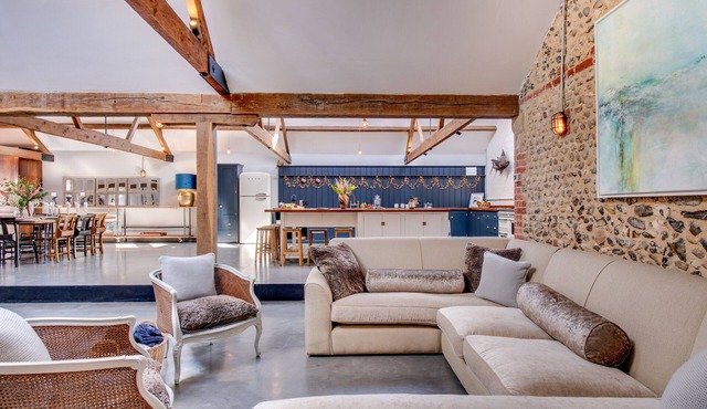 The Cattle Shed - Four Bedroom House, Sleeps 10