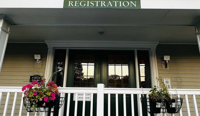 The Central Downtown Inn & Suites