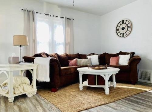 The Chic Shack/Centrally Located 2BR/1BA Home