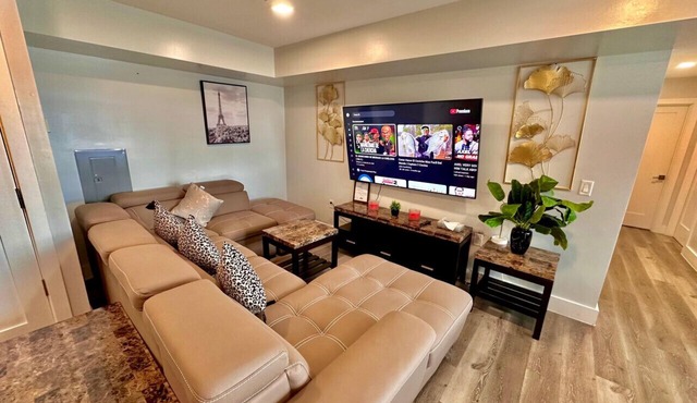 The Classy Suite: 2BR with Free Parking