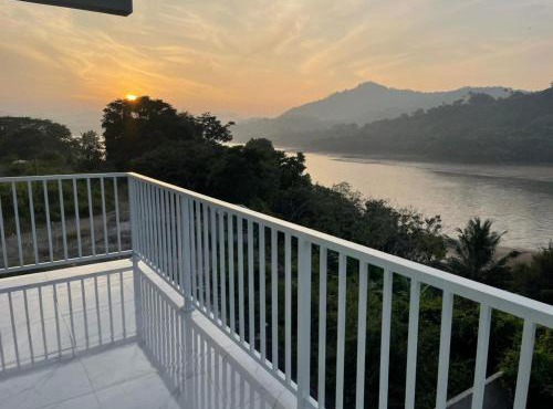 The Cliff- Kandy