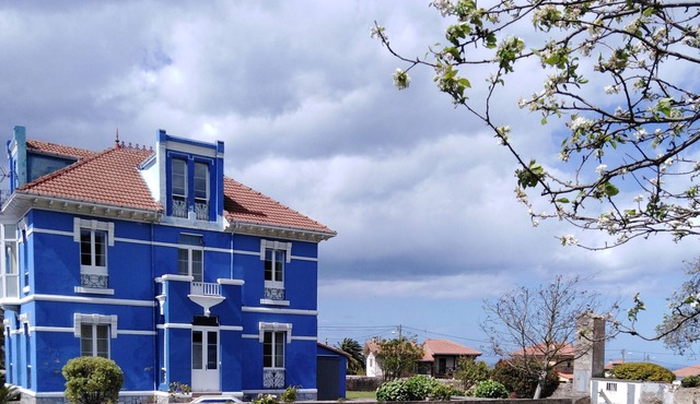 The Clinic, Casona Indiana (Ballota - Cudillero)