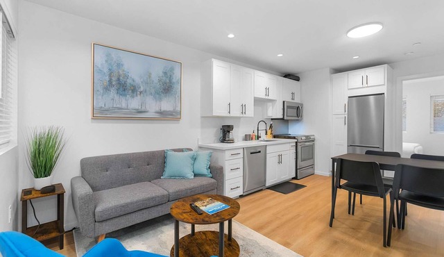 The Cloudbreak Townhome - 88 Walkscore!