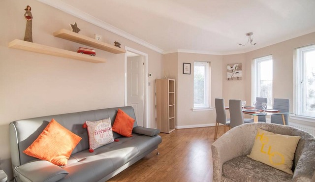 The Cluthar: Ground Floor West End/City Centre/Rockvilla Flat & Parking