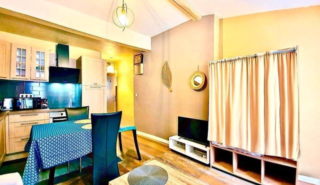 The COCOONING Charm and comfort in a bright studio apartment