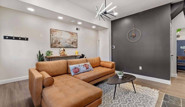 The Colorful Abode with Deck in Mt Washington