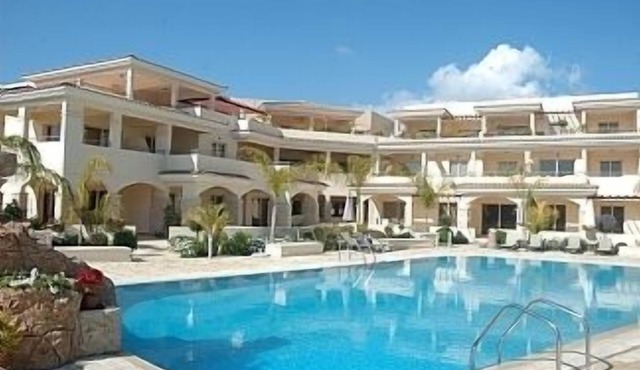 The complex has a sauna and fitness room, health spa, jacuzzis, outdoor pools,